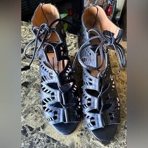 DOLCE VITA DV BLACK LACE UP WEDGE PEEP TOE BOOTIES WITH REAR BACK ZIPPERS(8 1/2)
